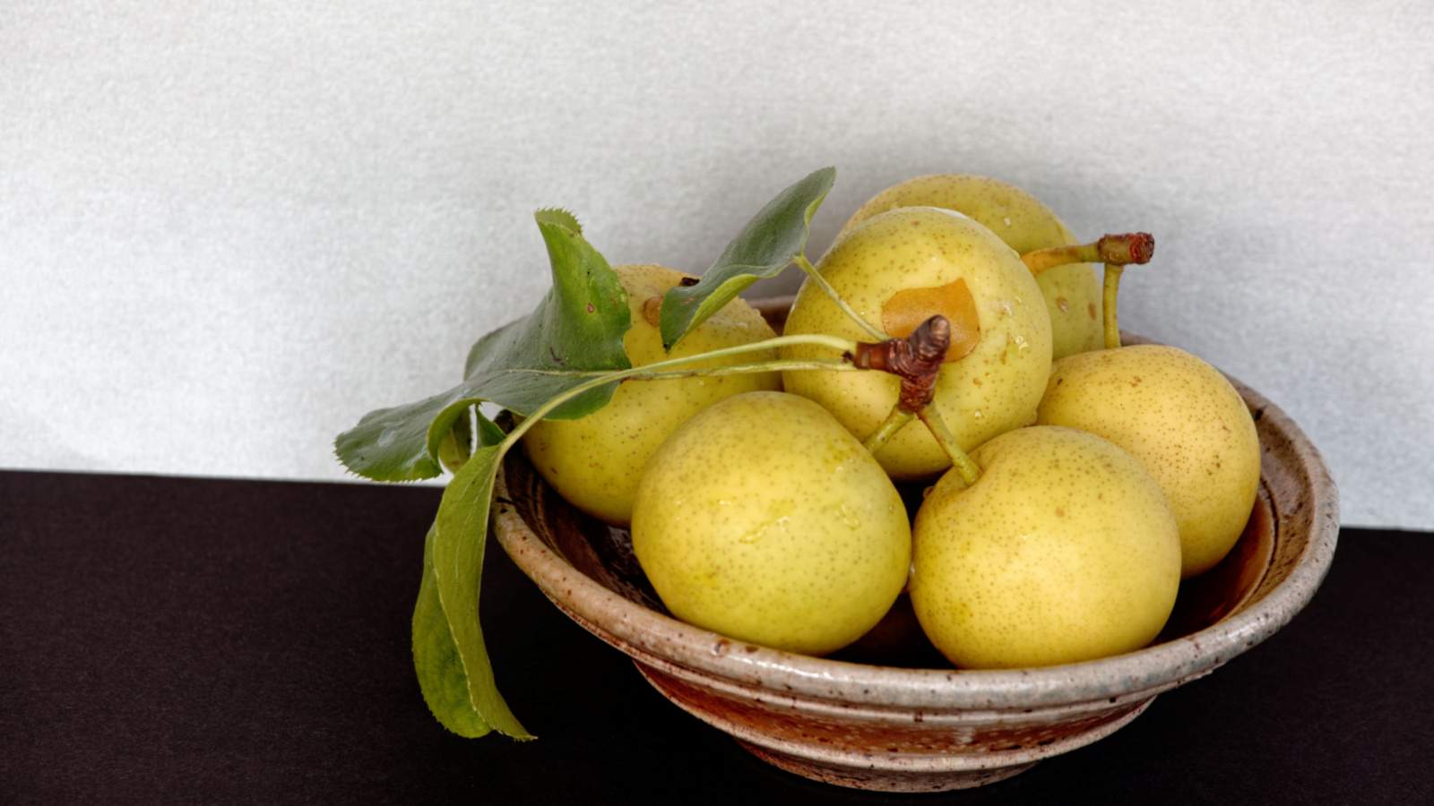 Ripe Shinseiki Pears on a glass bowl